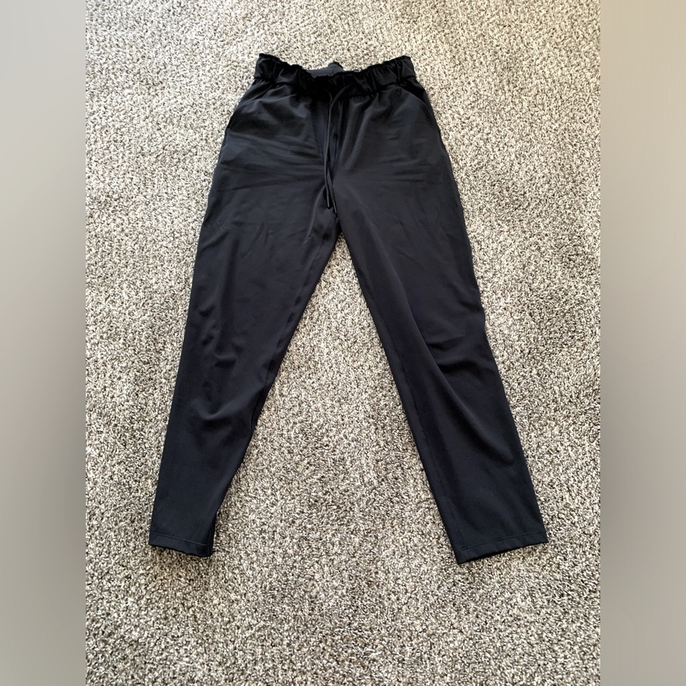 Lulu Slim Fit Joggers Size 6 New
